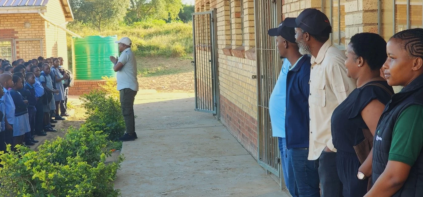 Isimangaliso sibungaze usuku olubalulekile ngokubambisana nesikole samabanga aphansi